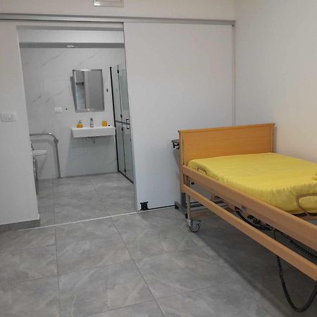 Apartments Mare Pula Bagian luar foto