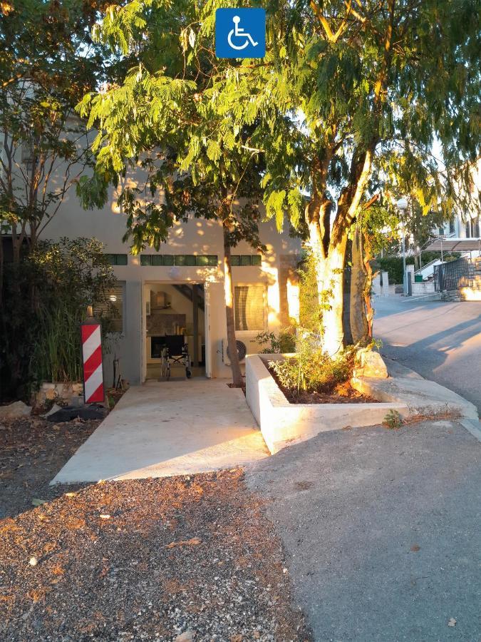 Apartments Mare Pula Bagian luar foto
