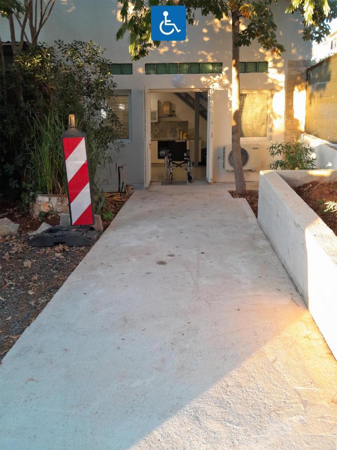 Apartments Mare Pula Bagian luar foto
