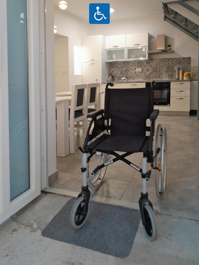 Apartments Mare Pula Bagian luar foto