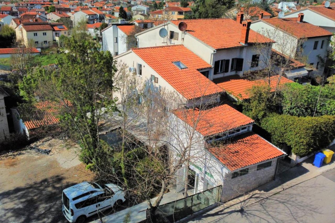 Apartments Mare Pula Bagian luar foto