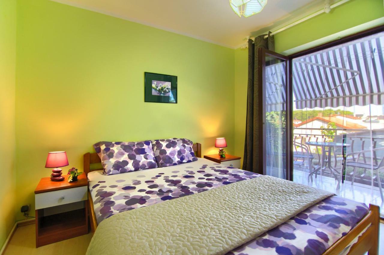 Apartments Mare Pula Bagian luar foto