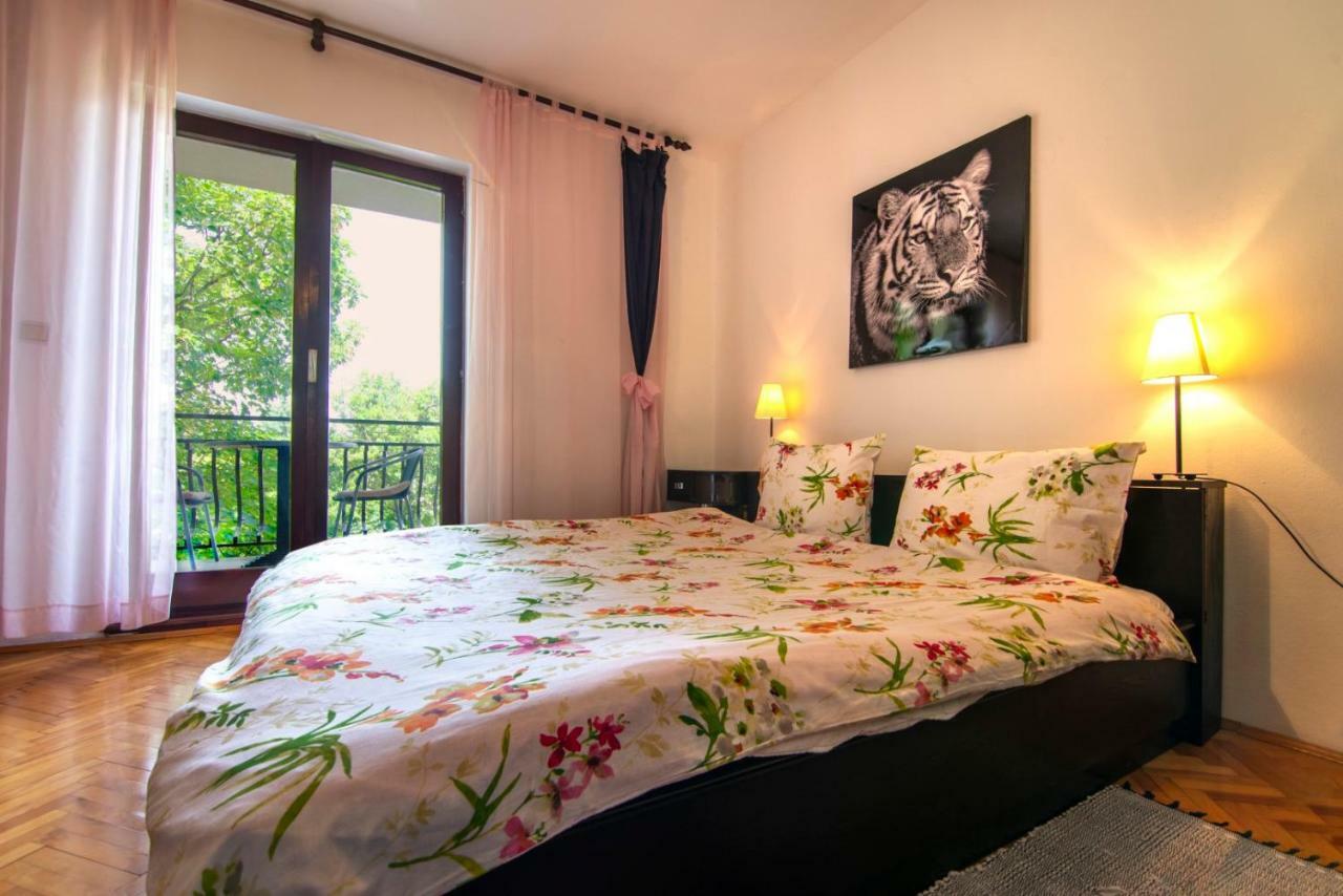 Apartments Mare Pula Bagian luar foto